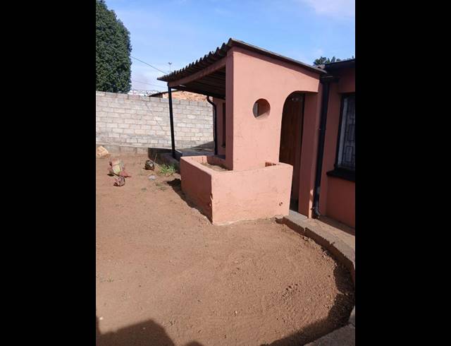 6 BEDROOM HOUSE FOR SALE IN DUBE